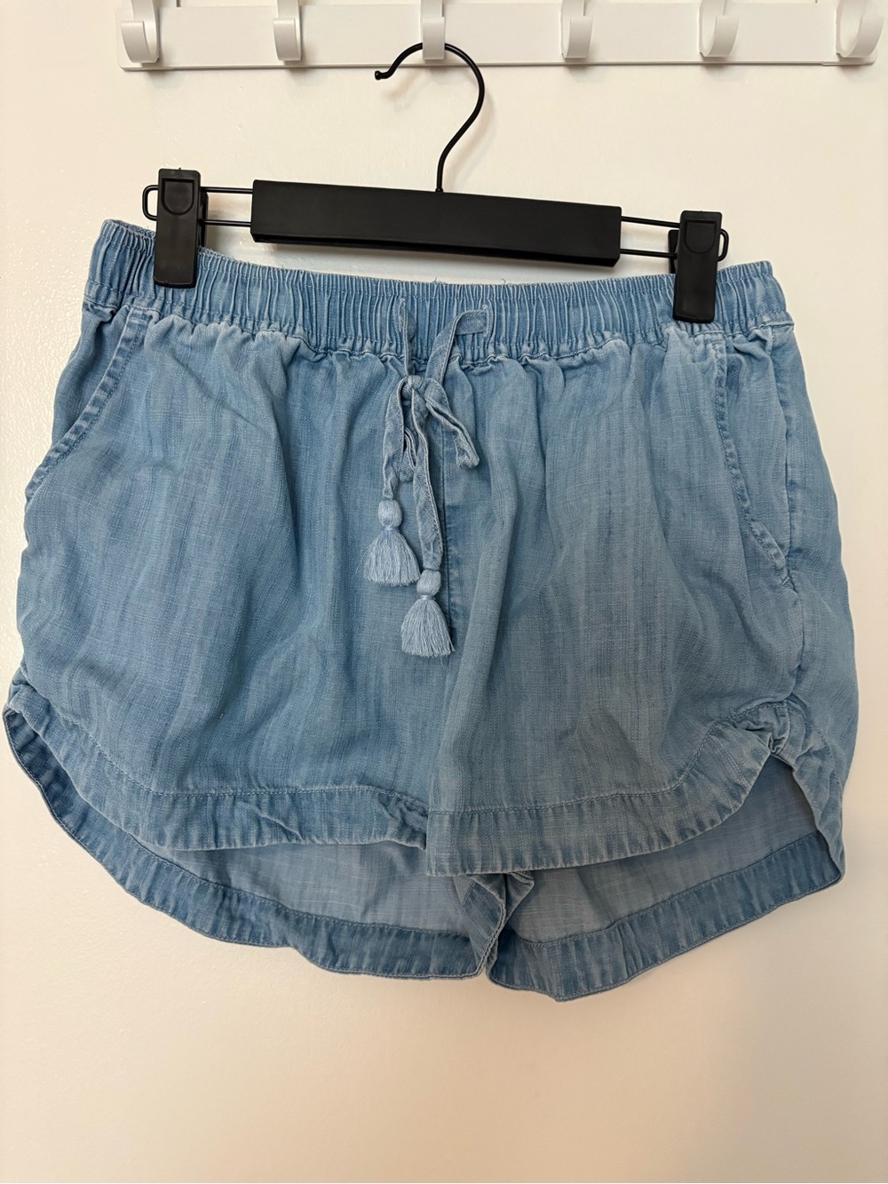 Vineyard vines Light Chambray Tassel Tie Shorts size small